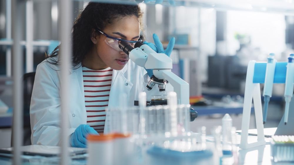women in science day 2022, female scientist