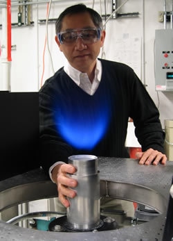 Robert Cheng views an LSI flame. He is touching the burner, demonstrating that it stays cool because the flame is completely lifted from its body.