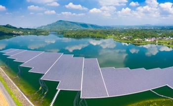 Tracking the Sun with Floating Solar Panels
