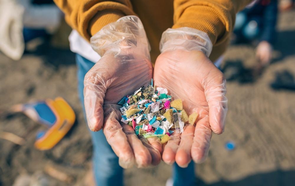 New Method Uses Bacteria to Trap and Eliminate Microplastics from Environment