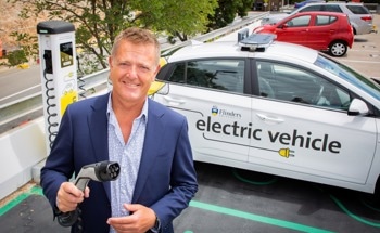 弗林德斯大学推出双向充电器，为电动汽车车队的备用能源提供电网
