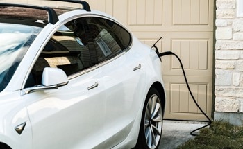 Electric Vehicles and Solar Panels Forge a Sustainable Partnership in Household Energy Evolution
